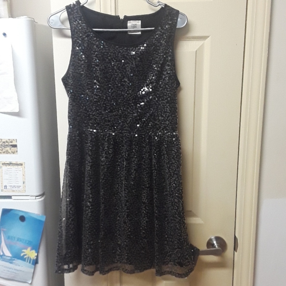 Dress - Picture 2 of 2